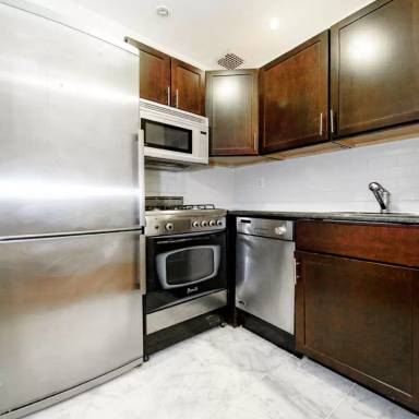 Main picture of 324 W 14th St