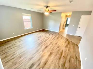 Main picture of 5909 Samantha St