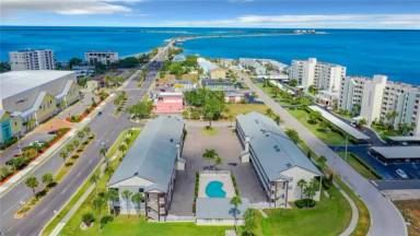 Main picture of 340 Causeway Blvd
