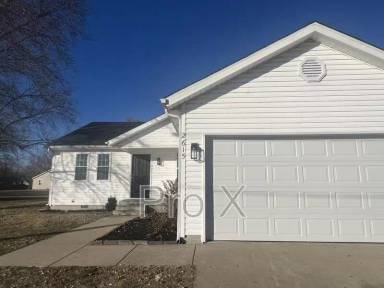 Main picture of 2615 E 6th St