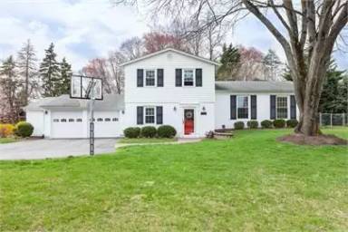 Main picture of 700 Skyline Ct NE