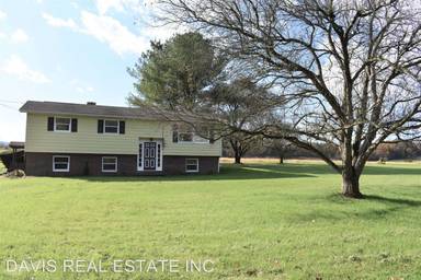 Main picture of 1019 Mackeyville Rd