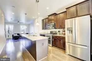 Main picture of 805 Jarrett Ln