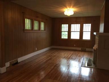 Main picture of 319 Oaklawn Ave
