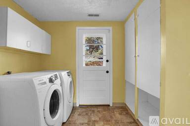 Main picture of 908 N Union Blvd