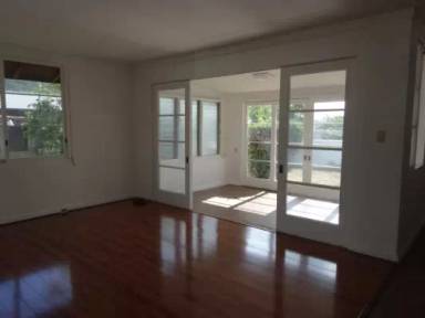 Main picture of 521 Lawelawe St