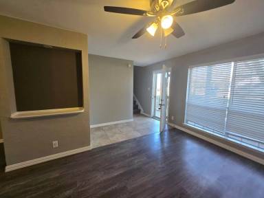 Main picture of 2211 Lakeland Dr