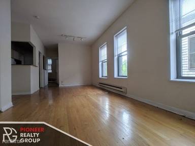 Main picture of 654-64 W Cornelia Ave