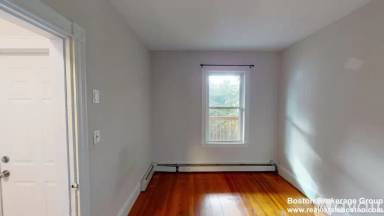 Main picture of 692 Columbia Rd