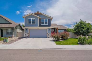 Main picture of 676 High Pines Ln