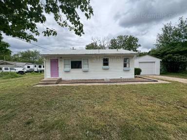 Main picture of 301 S Edwards Ave
