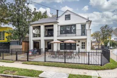 Main picture of 5802 Oram St