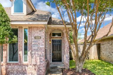 Main picture of 1329 Maywood Ct