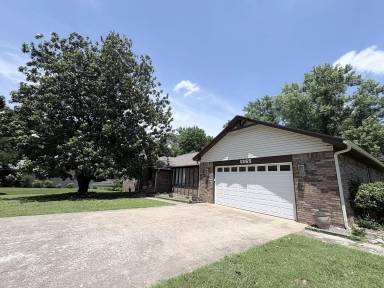Main picture of 1365 W Twin Springs St
