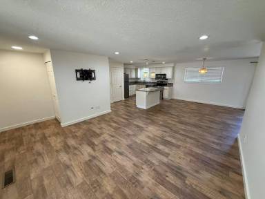 Main picture of 2637 Eastlake Dr SE