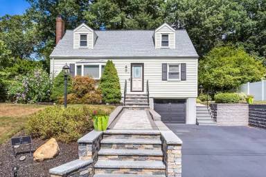 Main picture of 17 Grant Cir