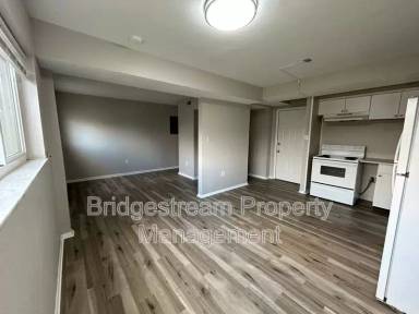Main picture of 7919 N Main St