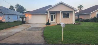 Main picture of 205 Wisteria St