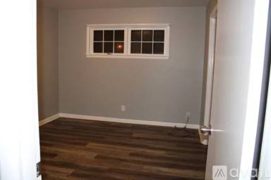 Main picture of 735 Gloria Ave
