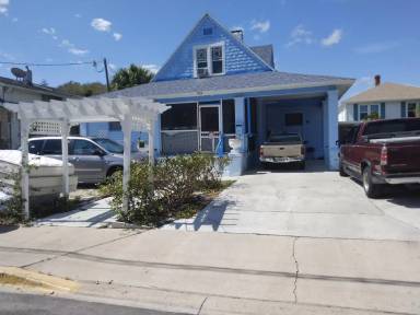 Main picture of 26 S Oleander Ave