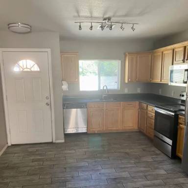 Main picture of 2401 W Avalon Dr