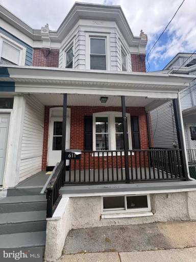 Main picture of 611 Powell St
