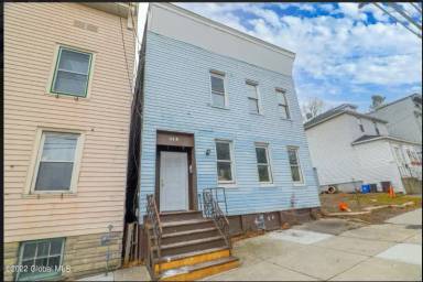 Main picture of 114 2nd Ave