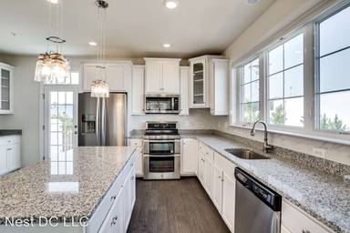 Main picture of 602 Totten Pl NE