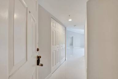 Main picture of Village East 2119 906