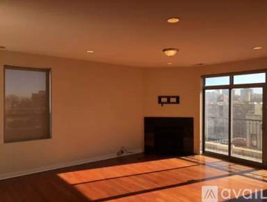 Main picture of 6957 N Greenview Ave