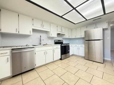Main picture of 907 W Orange St