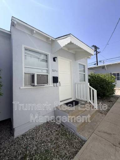Main picture of 927 E Lexington Dr
