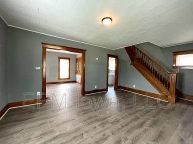 Main picture of 1311 W 2nd St