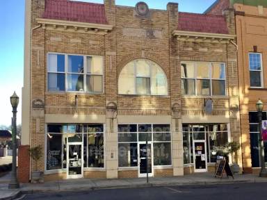 Main picture of 210 E Main St