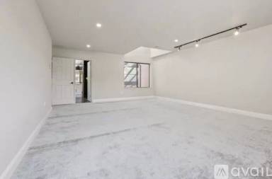 Main picture of 5 Millay Ct