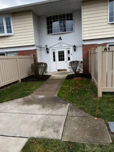 Main picture of 7970 Mentor Ave