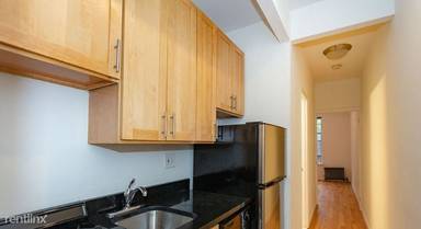 Main picture of 121 East 82nd St
