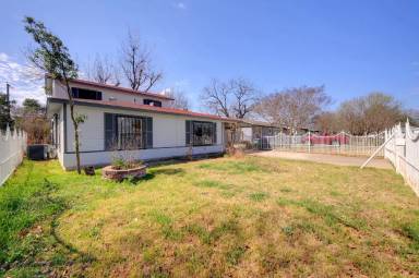 Main picture of 2222 Beechaven Dr