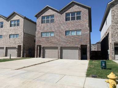 Main picture of 2675-2 SW Livingston Sq