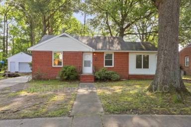 Main picture of 12 Northampton Dr