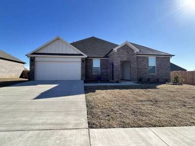 Main picture of 415 W Branta St