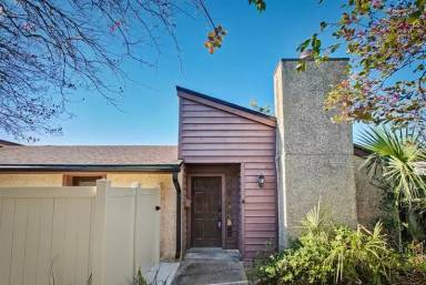 Main picture of 569 Arcadia Dr