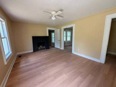 Main picture of 346 N College St