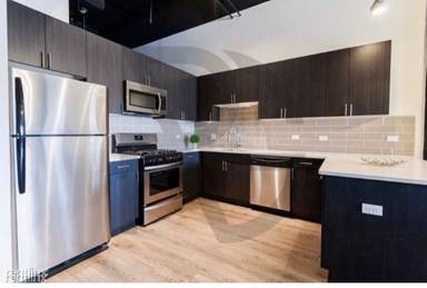 Main picture of 2036 S Michigan Ave
