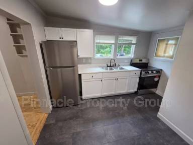 Main picture of 832 N Leroy St