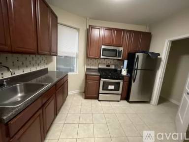 Main picture of 146 Manhattan Ave