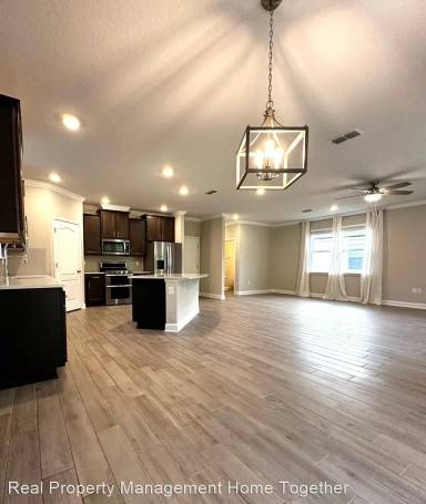 Main picture of 63 Greenway Ln