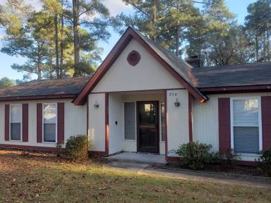 Main picture of 250 Willowood Ct