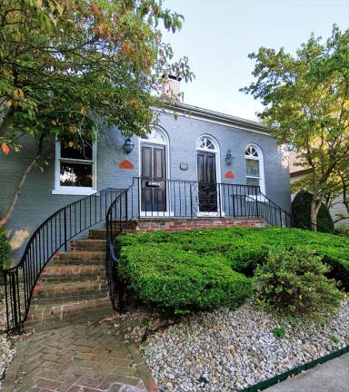 Main picture of 227 S 2nd St