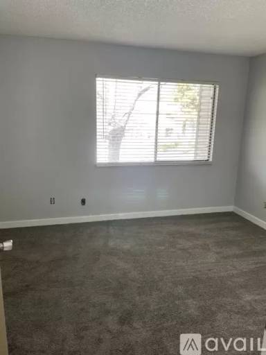 Main picture of Heatheridge Lake Condominiums